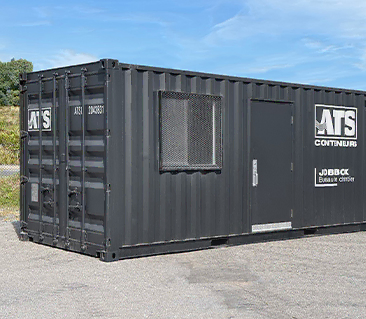 Bureaux mobiles et job boxes en conteneur en location chez Conteneurs ATS — espace de travail et entreposage d’outils sécuritaires et portables pour chantiers.