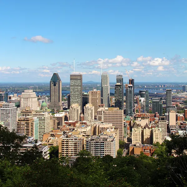 Ligne d'horizon du centre-ville de Montréal vue du Mont-Royal