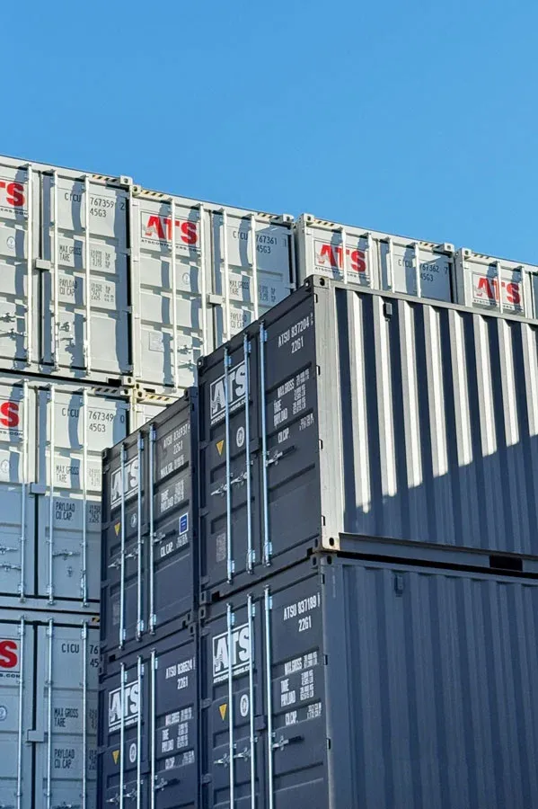 Conteneurs maritimes neufs (un voyage) de 20 pieds gris clair et foncé, sans rouille, illustrant la qualité premium.