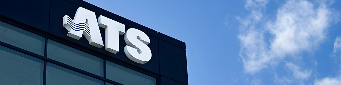 Logo de Conteneurs ATS sur la façade du bureau chef de l’entreprise à Montréal.