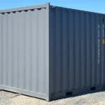 Vue arrière de conteneur de 10 pi avec porte à enroulement