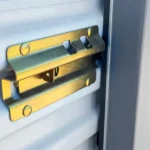 Loquet de verrouillage pour sécuriser le conteneur