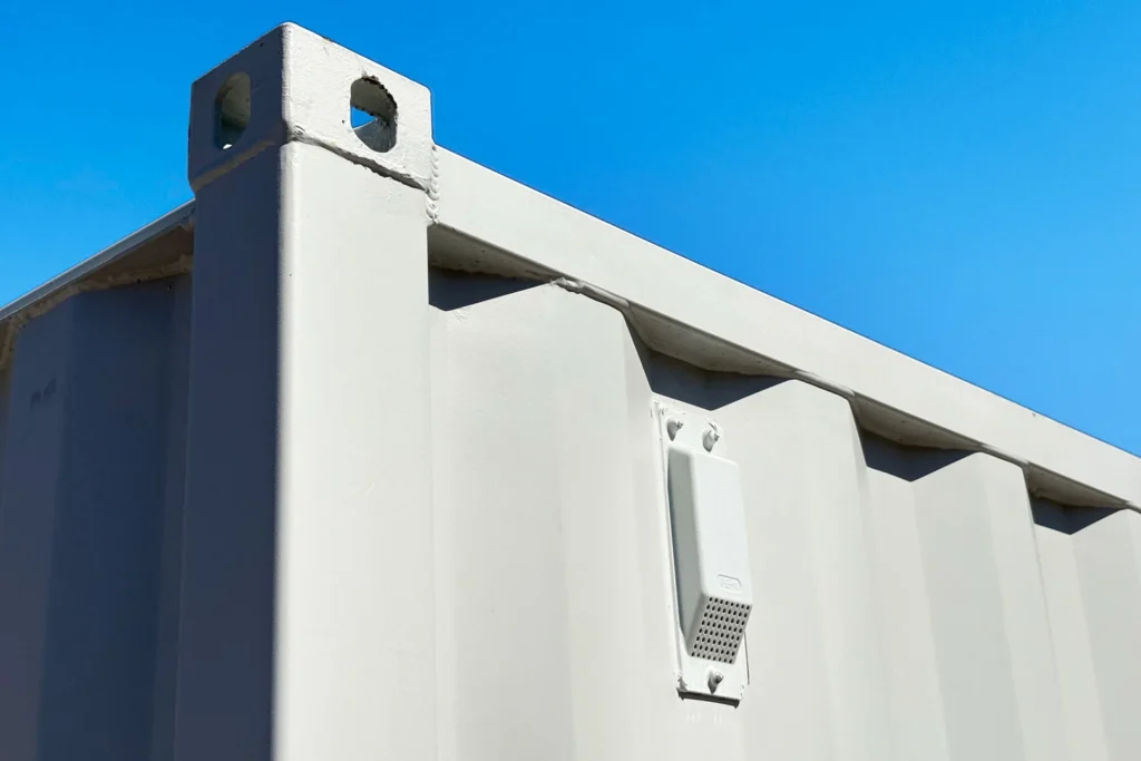 Upper corner and ventilation vent on ATS 9 ft office container