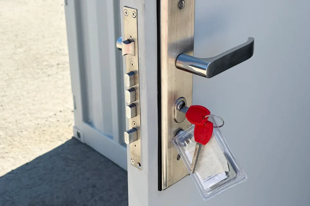 Serrure et poignée de la porte d’entrée du conteneur bureau de 9 pi ATS